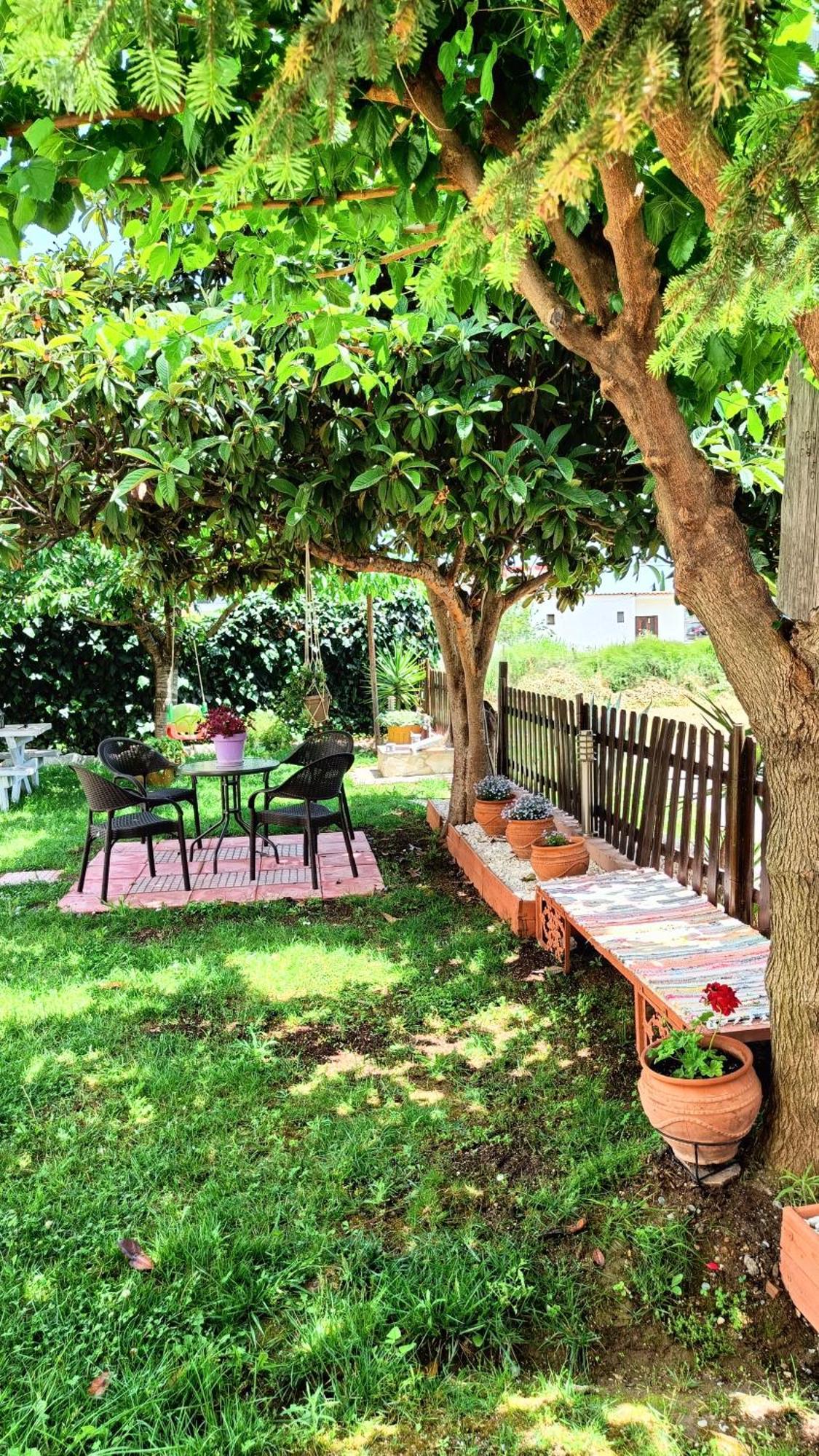 レプトカリヤ Garden House Katerinaアパートホテル エクステリア 写真